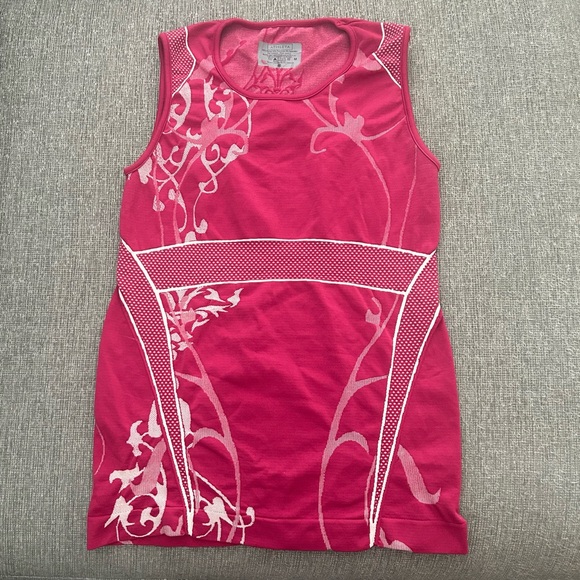 Athleta Tops - Athleta pink print compression top